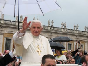 Benedykt XVI dementuje spekulacje na temat rezygnacji