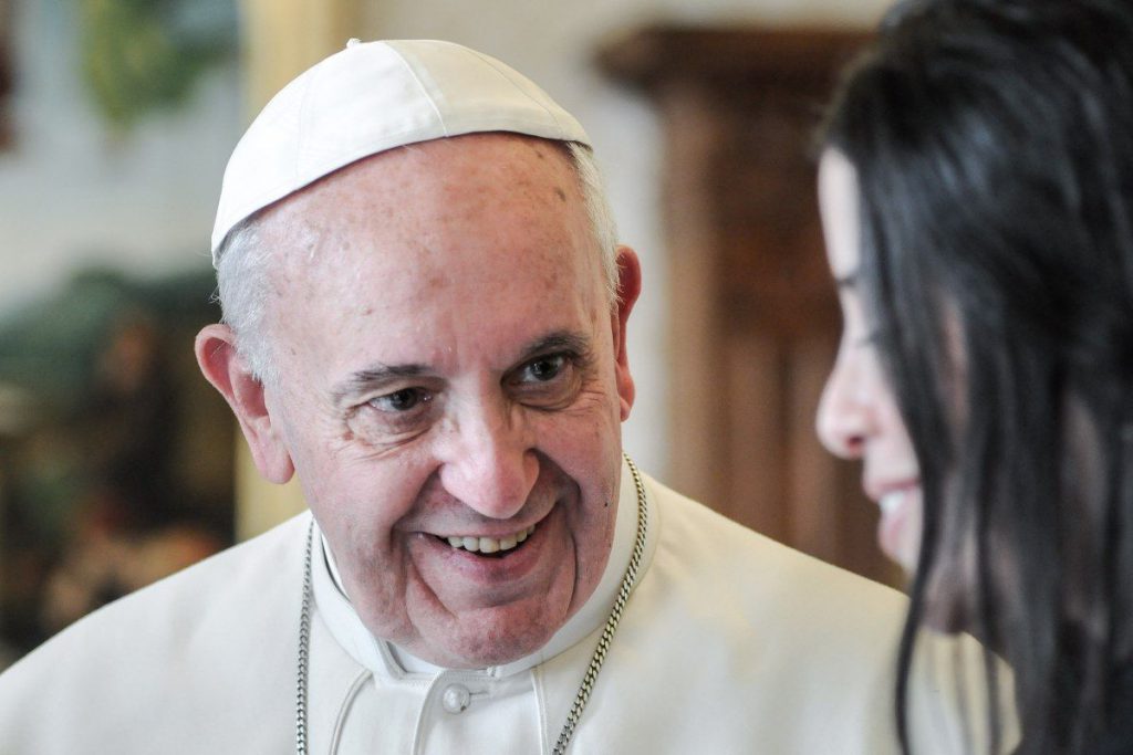 Bergoglio i „skradziony” krzyżyk