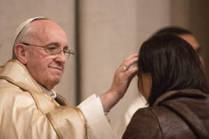 Bergoglio i „skradziony” krzyżyk