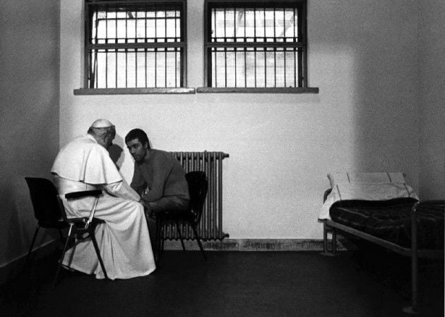 "Czyjaś ręka strzelała..." Rocznica zamachu na Jana Pawła II