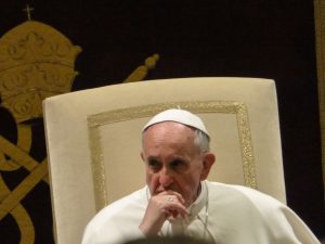 Franciszek o zamachu: zabójcza przemoc jest zawsze odrażająca