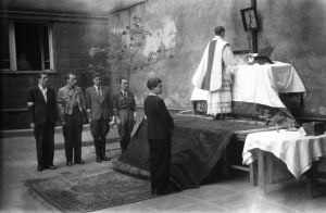 Hitlerowcy w klasztorze Ojców Jezuitów