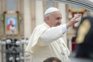 Papież Franciszek: Trwa prześladowanie chrześcijan w "białych rękawiczkach"