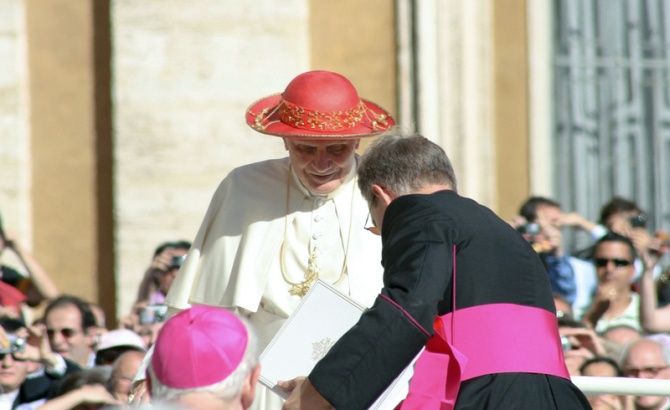 Papież - wcielenie elegancji