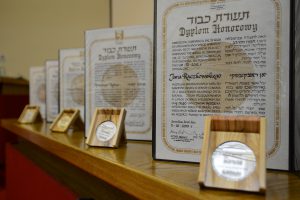 Polscy duchowni nagrodzeni przez Żydów