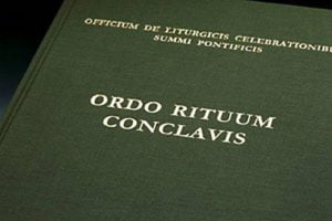 Tajemnicza księga – Ordo Rituum Conclavis