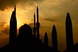 Indonezja: muzułmanie przeciw budowie kościoła