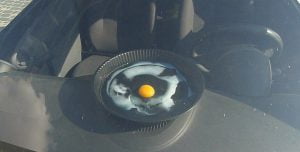 Jajko usmażone w samochodzie