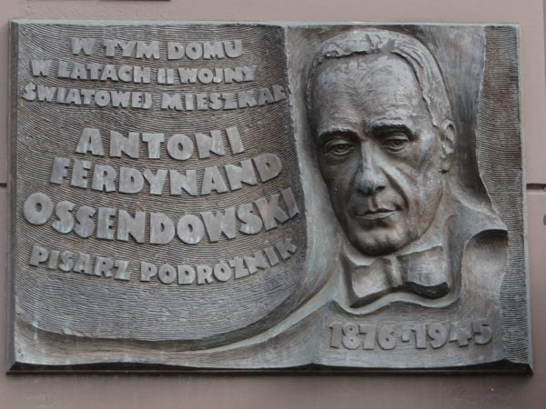 Antoni_Ferdynand_Ossendowski_commemorative_plaque_(27,_Grójecka_Street)