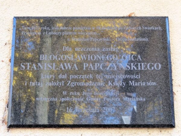 tablica_papczynski_puszczamarianska