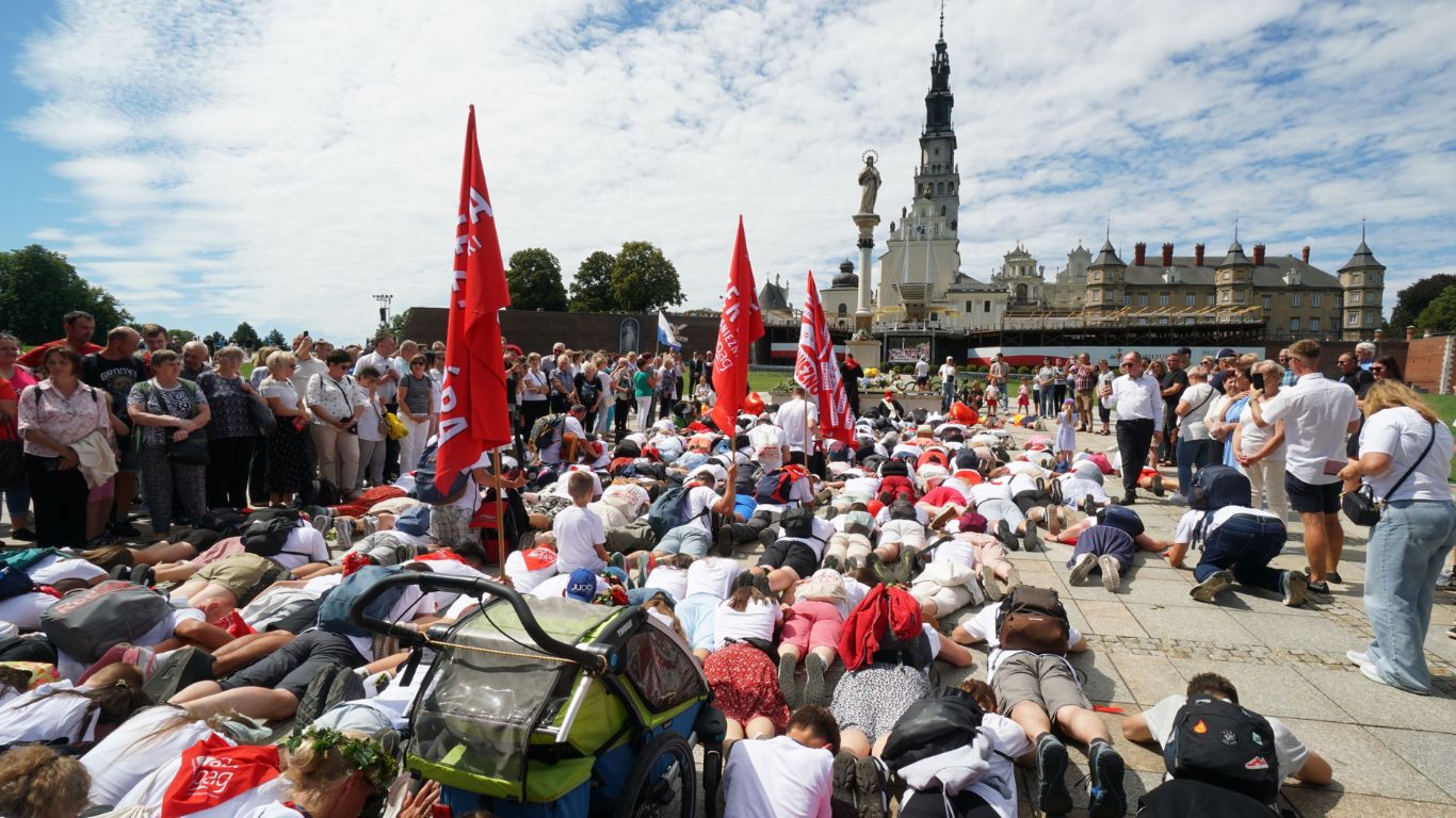 Tłumy pielgrzymów na Jasnej Górze. Tylko w sierpniu było ich już ponad 54 tysiące!