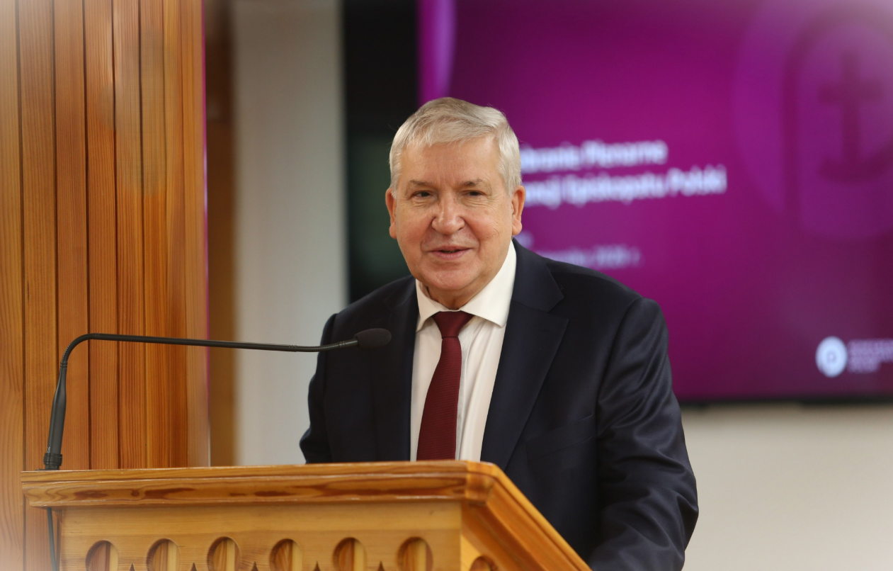 Prof. Franaszek pokieruje kościelną komisją ds. pedofilii. Jej statut ponownie trafi do oceny instytucji państwowych